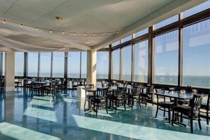 Dining - 🌊 Oceanfront Penthouse 🔥Heated outdoor pool 🏖️ Breathtaking views☀️ (North Topsail Beach)
