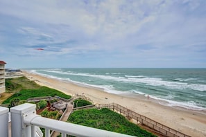 On the beach - 🌊 Oceanfront Penthouse 🔥Heated outdoor pool 🏖️ Breathtaking views☀️ (North Topsail Beach)
