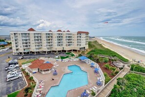 Exterior - 🌊 Oceanfront Penthouse 🔥Heated outdoor pool 🏖️ Breathtaking views☀️ (North Topsail Beach)