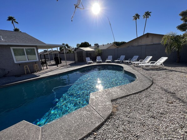 Outdoor pool - ☀️🌵 Modern Mesa Escape: Private Pool & Great Location ☀️🌵 (Mesa)