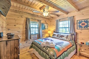 2 bedrooms, iron/ironing board, internet, bed sheets - Creekside Cabin in the Blue Ridge Mountains! (Blue Ridge)