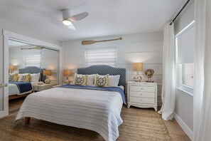 2 bedrooms, iron/ironing board, travel crib, free WiFi - Cozy Beach House w/ Pool (Bradenton)