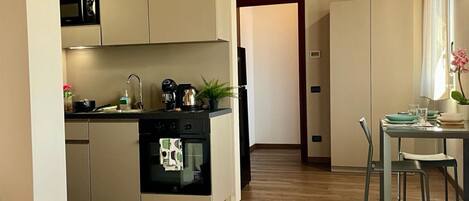 Fridge, microwave, stovetop, coffee/tea maker