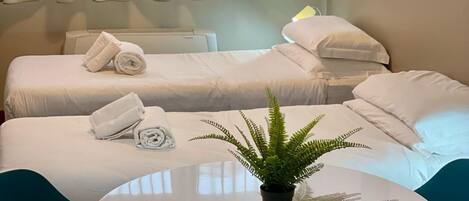 Bügeleisen/Bügelbrett, Internetzugang, Bettwäsche