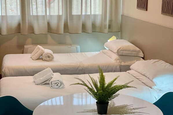 Bügeleisen/Bügelbrett, Internetzugang, Bettwäsche