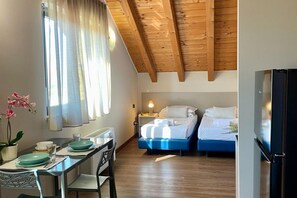 Strykejern/-brett, internettilgang og sengetøy