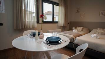 Fer et planche Ă repasser, accĂšs Internet, draps fournis