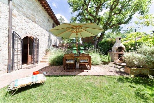 Casa La Misura, garden and pool in the heart of Chianti