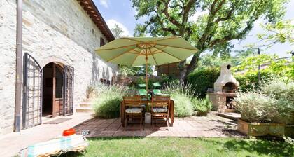 Casa La Misura, garden and pool in the heart of Chianti