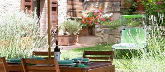 Casa La Misura, garden and pool in the heart of Chianti