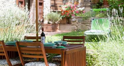 Casa La Misura, garden and pool in the heart of Chianti