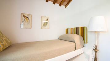4 Schlafzimmer, Zimmersafe, Schreibtisch, Bügeleisen/Bügelbrett