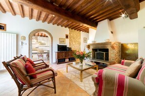 TV, fireplace, DVD player, stereo