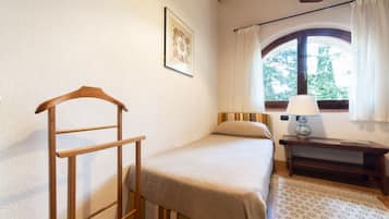 4 Schlafzimmer, Zimmersafe, Schreibtisch, Bügeleisen/Bügelbrett