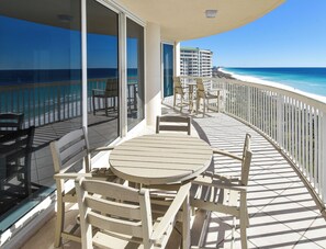 Outdoor dining - Newly Remodeled 11th Floor Beachfront condo at Destin's Silver Shells Resort (Destin)