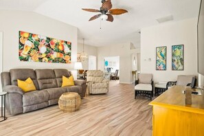 TV - Pool, golf cart, private Paradise! (The Villages)