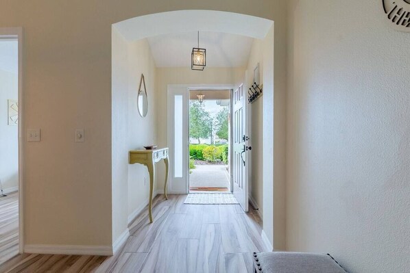 Interior - Pool, golf cart, private Paradise! (The Villages)