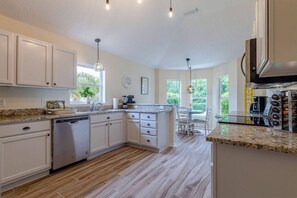 Fridge, microwave, oven, stovetop - Pool, golf cart, private Paradise! (The Villages)