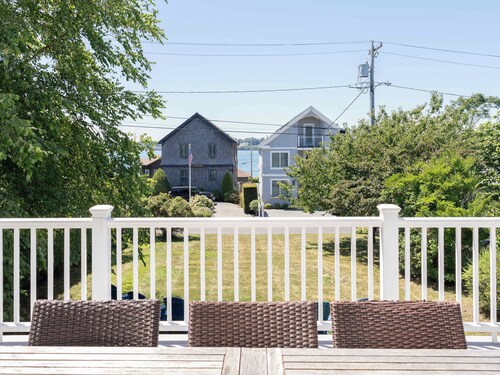 Double lot walk to beach 5 bed 7 bath, large yard