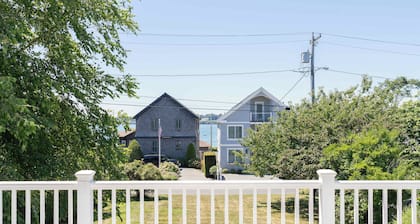 Double lot walk to beach 5 bed 7 bath, large yard