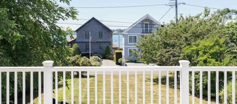 Double lot walk to beach 5 bed 7 bath, large yard