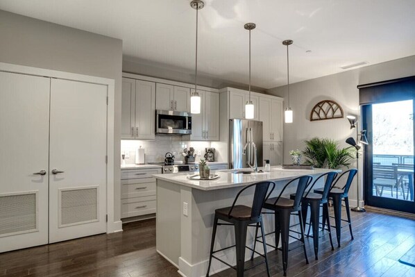Fridge, microwave, oven, stovetop