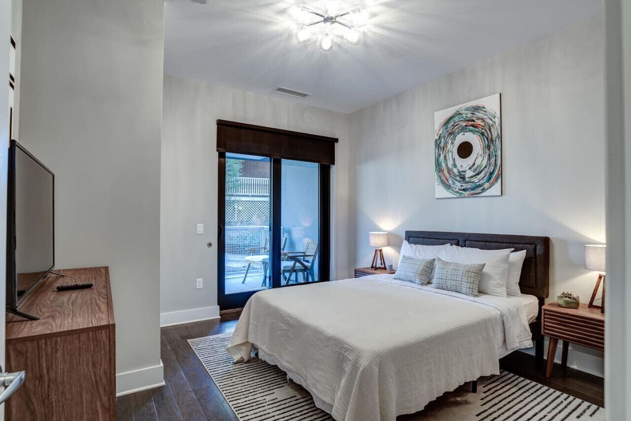 1 habitación, escritorio, tabla de planchar con plancha y wifi 