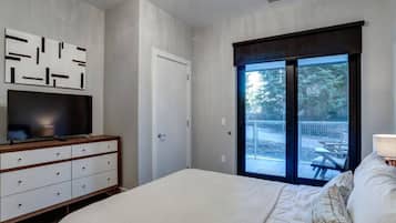 1 bedroom, desk, iron/ironing board, WiFi