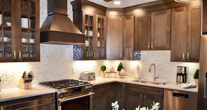 SLOPESIDE Luxury Penthouse-Level Ski-In/Out Cranmore Mtn Condo!!