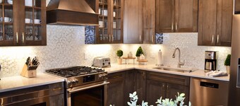 SLOPESIDE Luxury Penthouse-Level Ski-In/Out Cranmore Mtn Condo!!