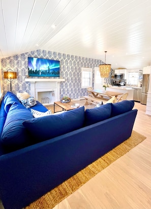 Smart TV, books - LUXURYBEACHHOUSE*walk2beaches*firepit/bikes/fencedyard/kingbed (Yarmouth)