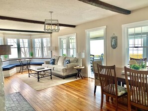 Interior - "Gull Cottage" - Lake Erie waterfront - Expansive Views, Historic Cottage Charm (Mentor-on-the-Lake)