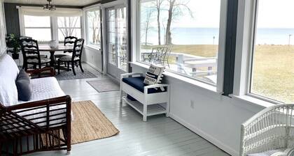 "Gull Cottage" - Lake Erie waterfront - Expansive Views, Historic Cottage Charm