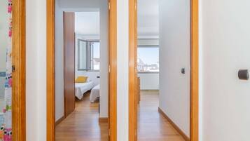 4 bedrooms, iron/ironing board, Internet
