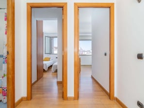 4 Schlafzimmer, BĂŒgeleisen/BĂŒgelbrett, Internetzugang