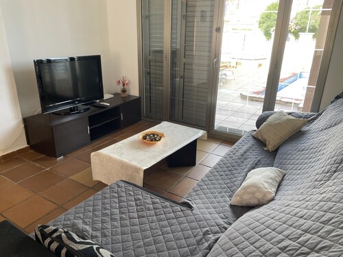 Casa de 4 habitaciones, 2 baños, piscina privada, amarre, wifi