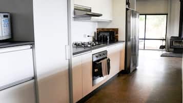 KĂŒhlschrank, Mikrowelle, Ofen, Herdplatte