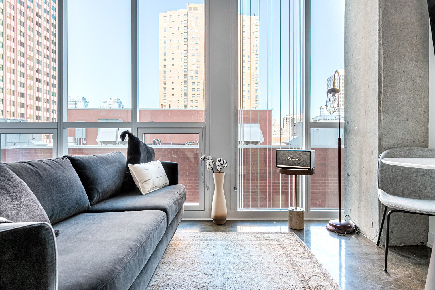 テレビ、ステレオ、書斎 / ワークス ペース