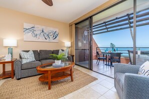 Condo, 1 Bedroom | Living area