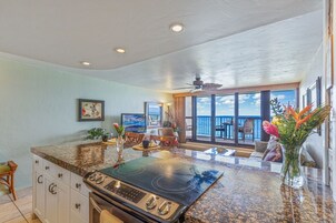 Refrigerador, horno, cafetera/tetera, tostadora