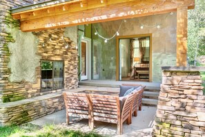 House, 4 Bedrooms | Terrace/patio