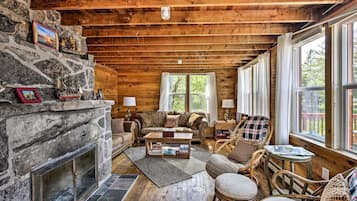 Cabin, 3 Bedrooms | Living area | TV