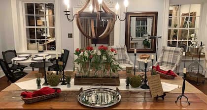 Historic Boyd Harvey House and Grounds 2 Bedroom Home by RedAwning