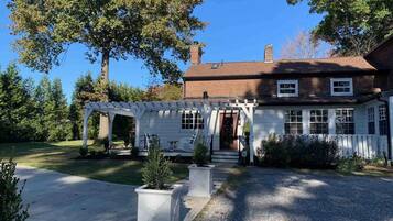 House, 2 Bedrooms | Exterior