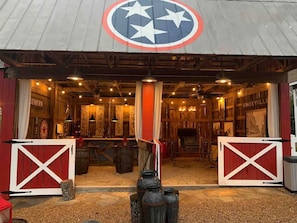 House, 2 Bedrooms | Bar (on property) - Historic Boyd Harvey House and Grounds 2 Bedroom Home by RedAwning (Knoxville)