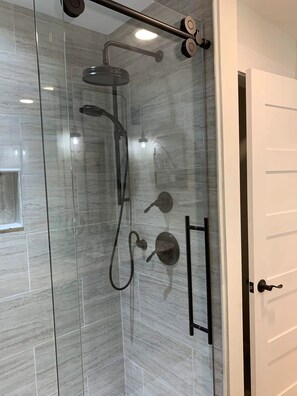 Bathroom - Five-star Historic Boyd Harvey Carriage House 2 Bedroom Home by RedAwning (Knoxville)