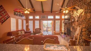 Condo, 6 Bedrooms | Living room