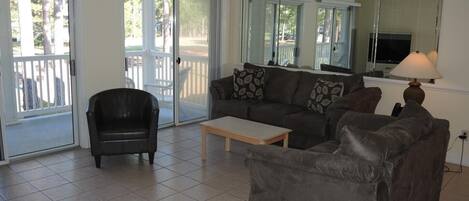 Condo, 1 Bedroom | Living area