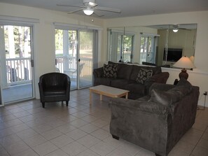 Condo, 1 Bedroom | Living area