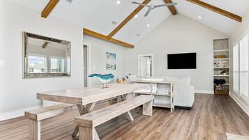 House, 4 Bedrooms | Dining